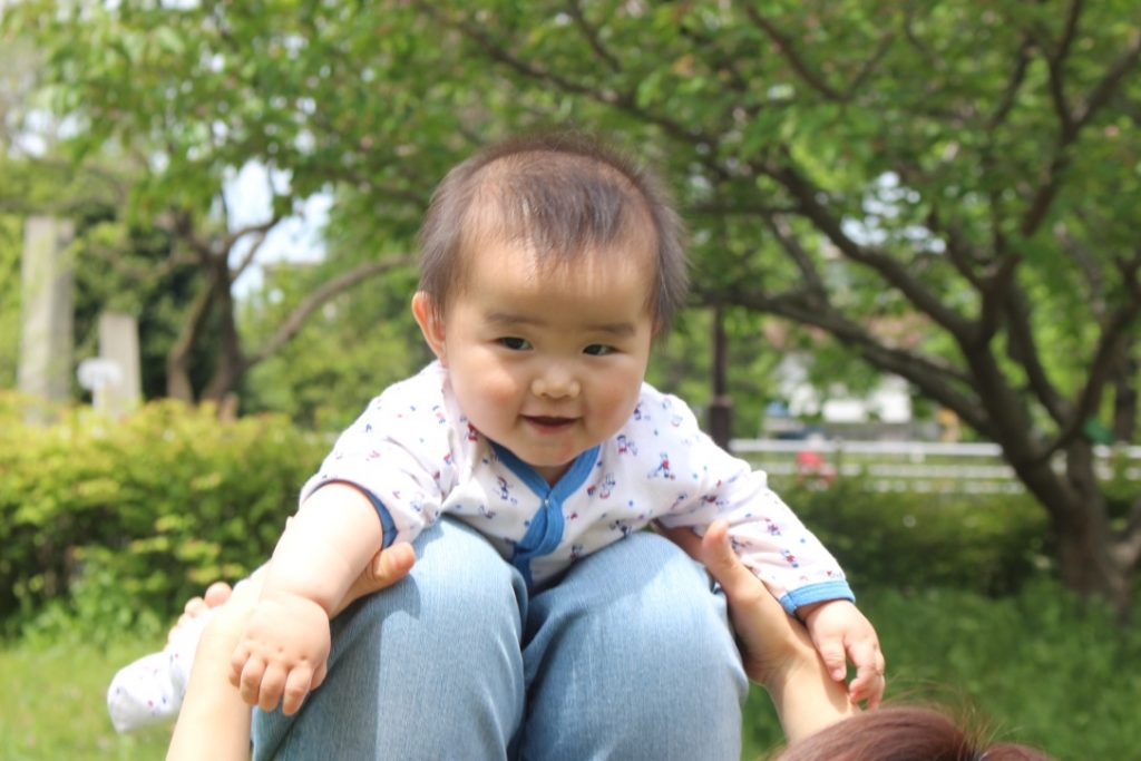 赤ちゃんとの触れ合い